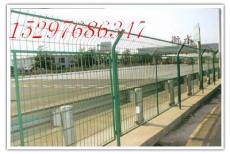 电焊护栏网 双边丝护栏网 框架护栏网 公路护栏网