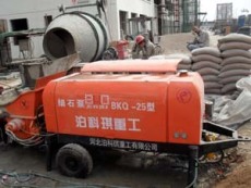 出售现货混凝土输送泵-小型混凝土泵-咨询邢台泊科琪重工