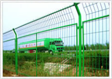 百度推荐 安平万隆专业生产各种规格小区护栏网厂家