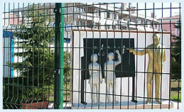 安平 现货围栏网 PVC浸塑双边丝围栏网 厂区围栏网