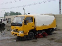 東風平頭小霸王掃路車