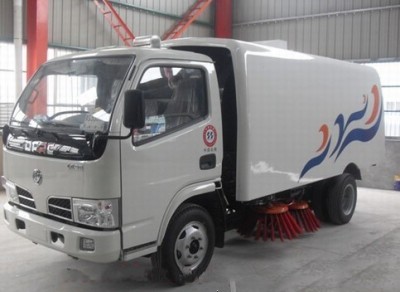東風平頭小金霸掃路車